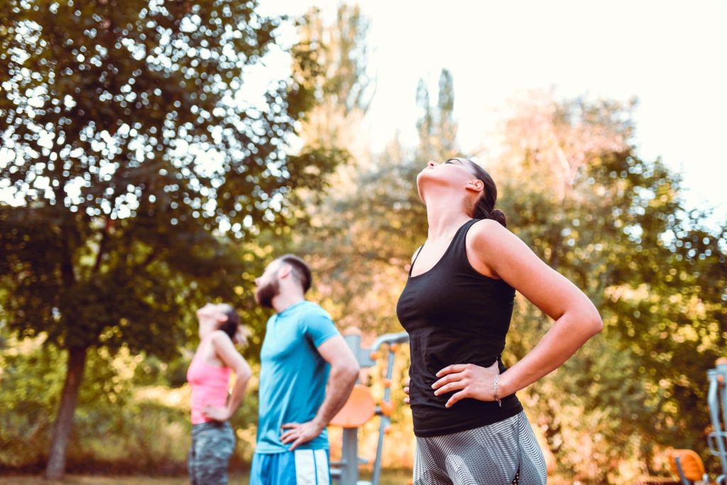 Nyaki meszesedés (nyaki spondylosis) tünetei, okai és kezelése 2 Nyak nyújtása