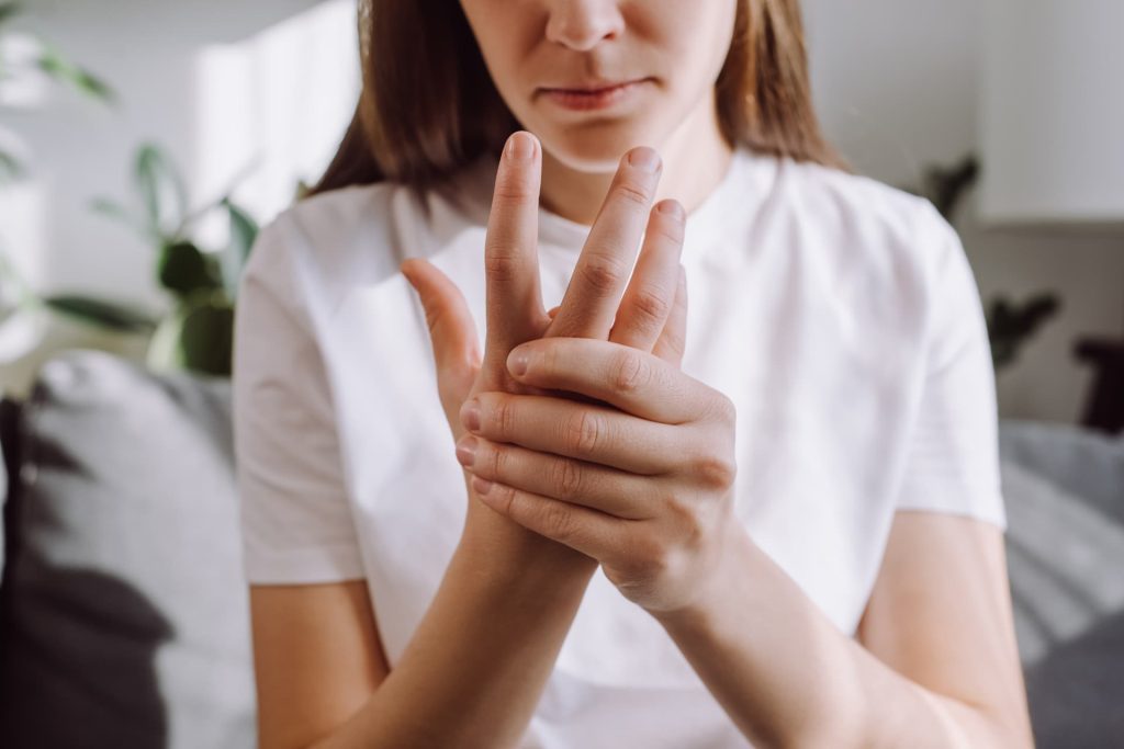 Combcsont forgó fájdalom okai, tünetei és kezelése 1 Rheumatoid arthritis